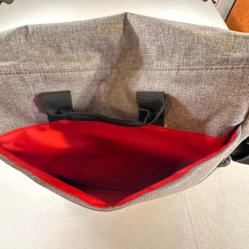 Skip Hop Via Messenger Diaper Bag Heather Grey Red Lining with Changing Pad‎